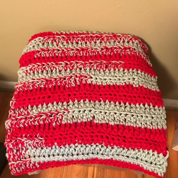 🆕Large Red/ Grey Infinity Scarf - Picture 4 of 4